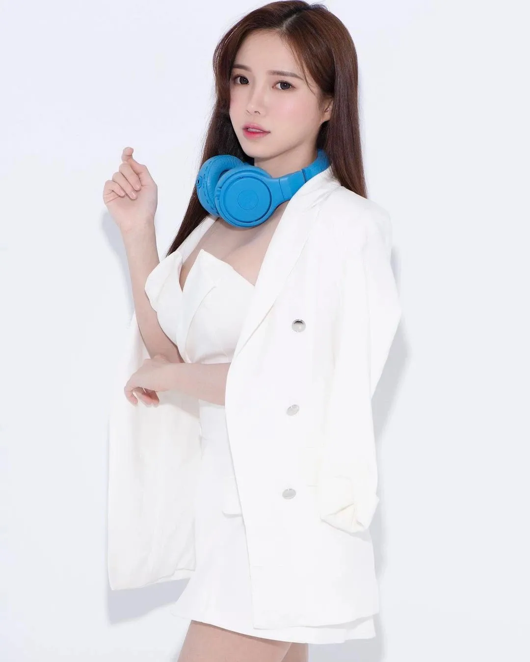 95后萌妹DJ健身照曝光,纤腰翘臀、身材简直太犯规