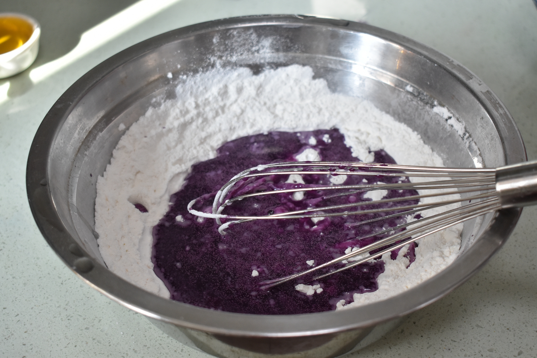 這糕點好看又好吃，攪拌幾下蒸一蒸，香甜軟糯，比蛋糕簡單