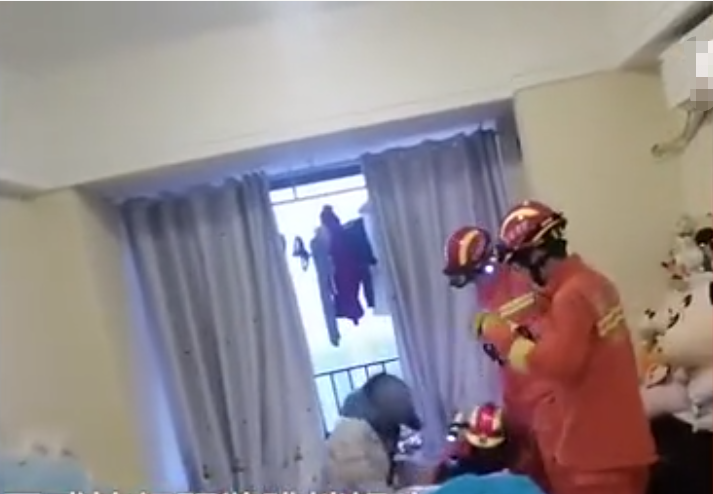 救下|女子轻生被救下后遭闺蜜打耳光 究其原因令人感动