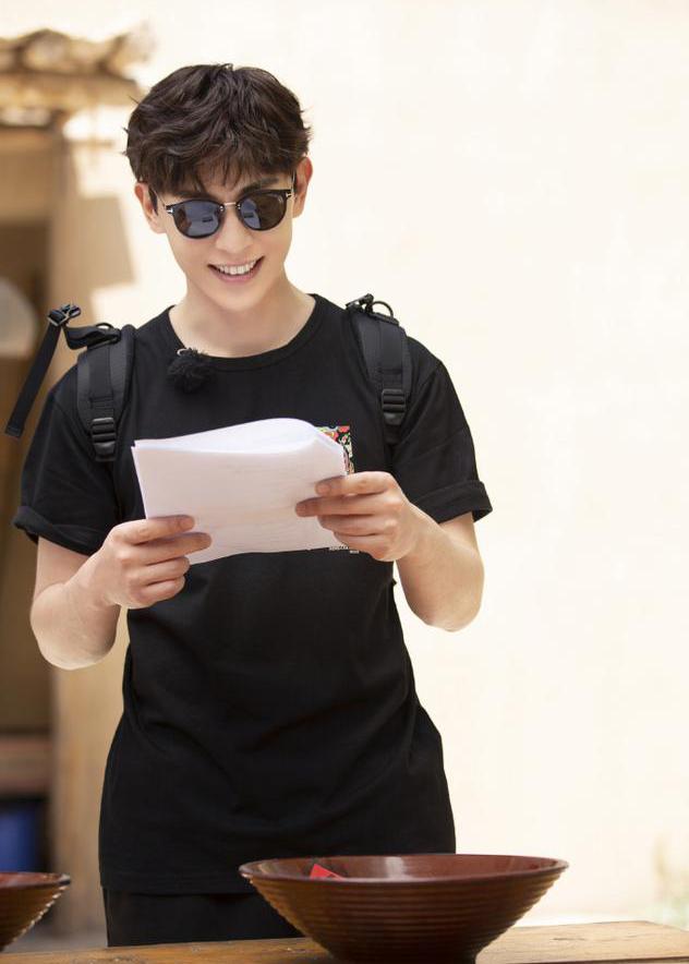 邓伦、华晨宇、关晓彤、范丞丞、蔡徐坤，谁更