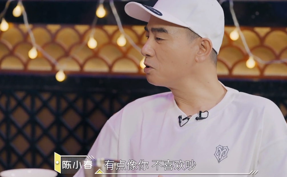 陈小春自嘲被Jasper冷落，小儿子安抚老父亲的醋意，脾气更像自己
