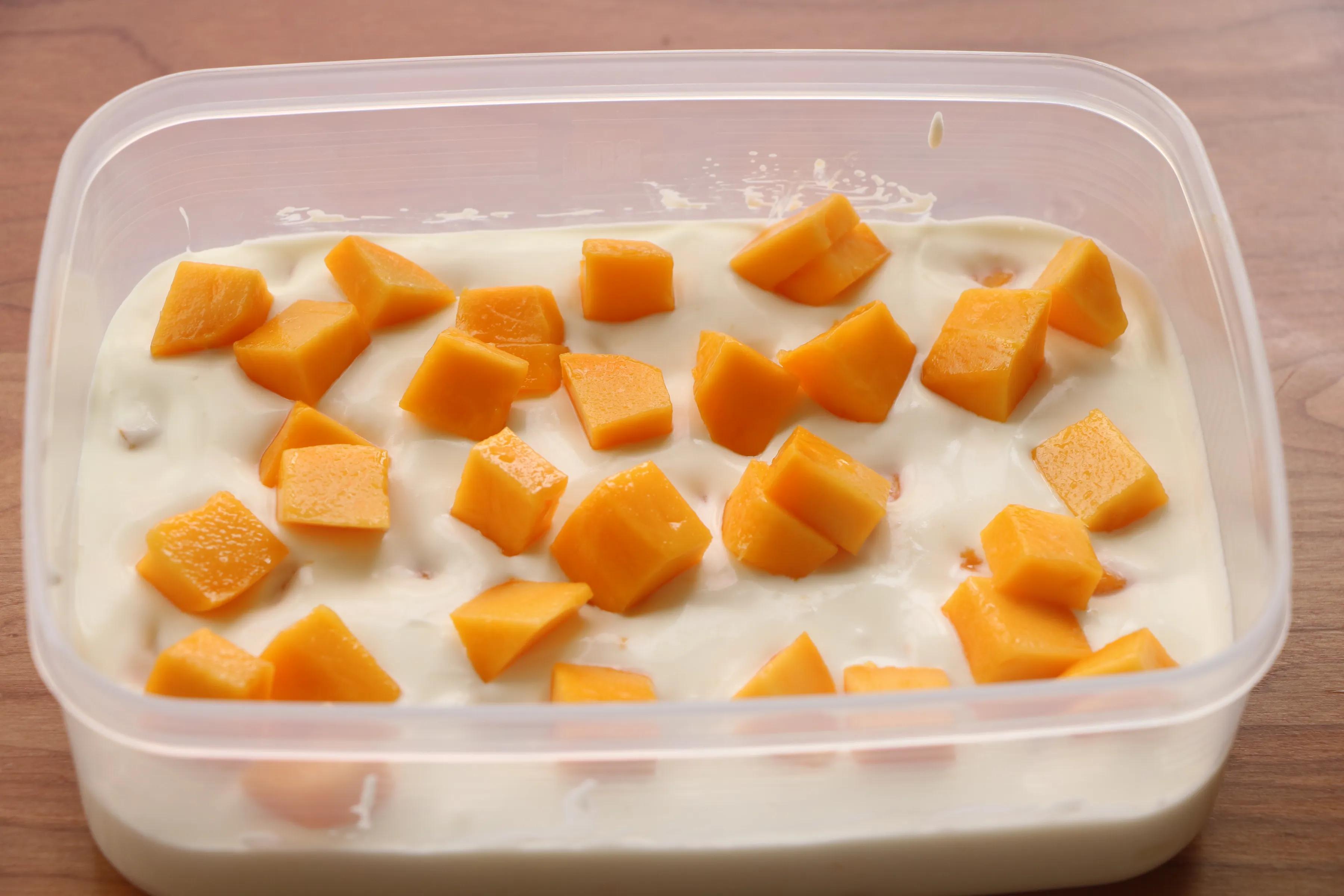 夏天別吃雪糕了，教你超火的厚切酸奶，甜而不膩，冰冰涼涼特過癮