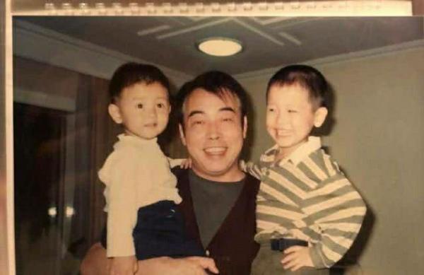 陈凯歌长子与任正非小女儿同框聚餐，两人气质