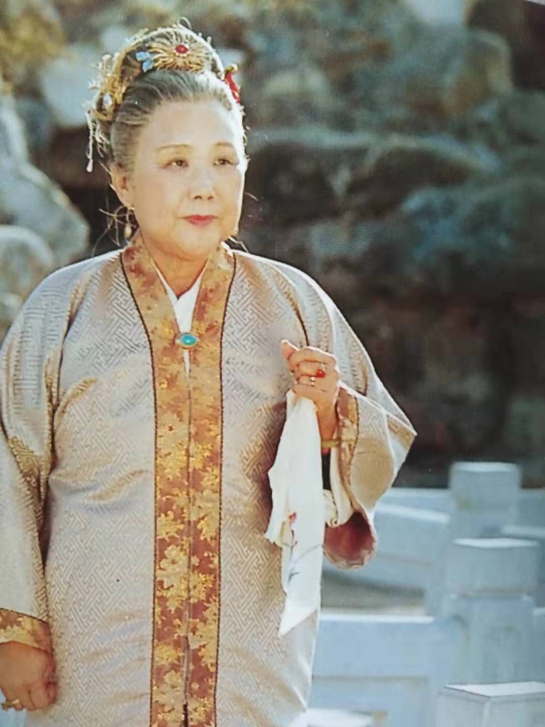 刘姥姥喝过的茶杯，妙玉为何嫌脏？宝玉：她没有嫌贫爱富