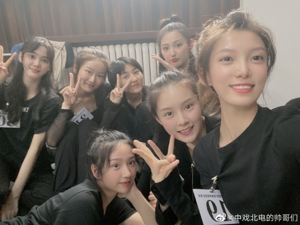 北京电影学院：张子枫同学合照颜值高,新舍友夏梦等名单曝光