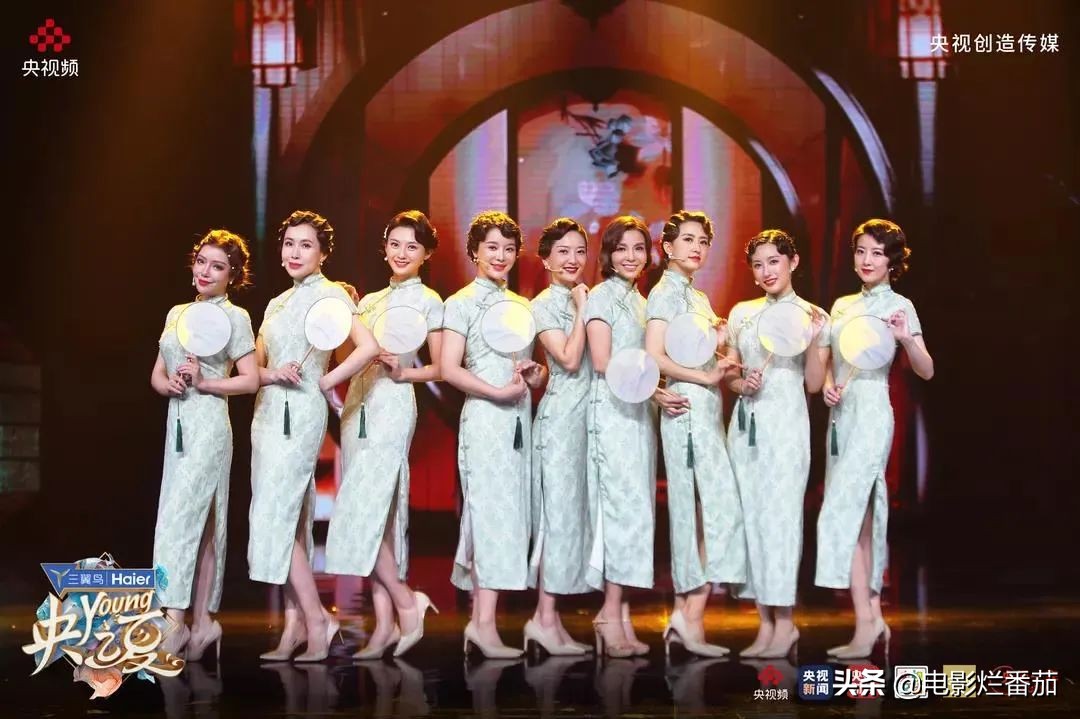 40位主播合体亮相，梦想中的男神女神走下神坛，央视开启舞台亲民