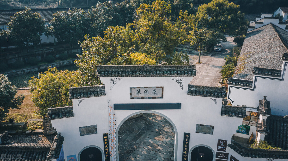 1000根柱子建成的村落！深山里的怪屋，中国古代土豪的私人别墅