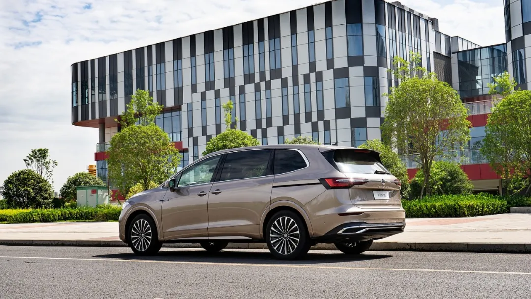 上汽大众进军“航空界”，造了一台「头等舱」