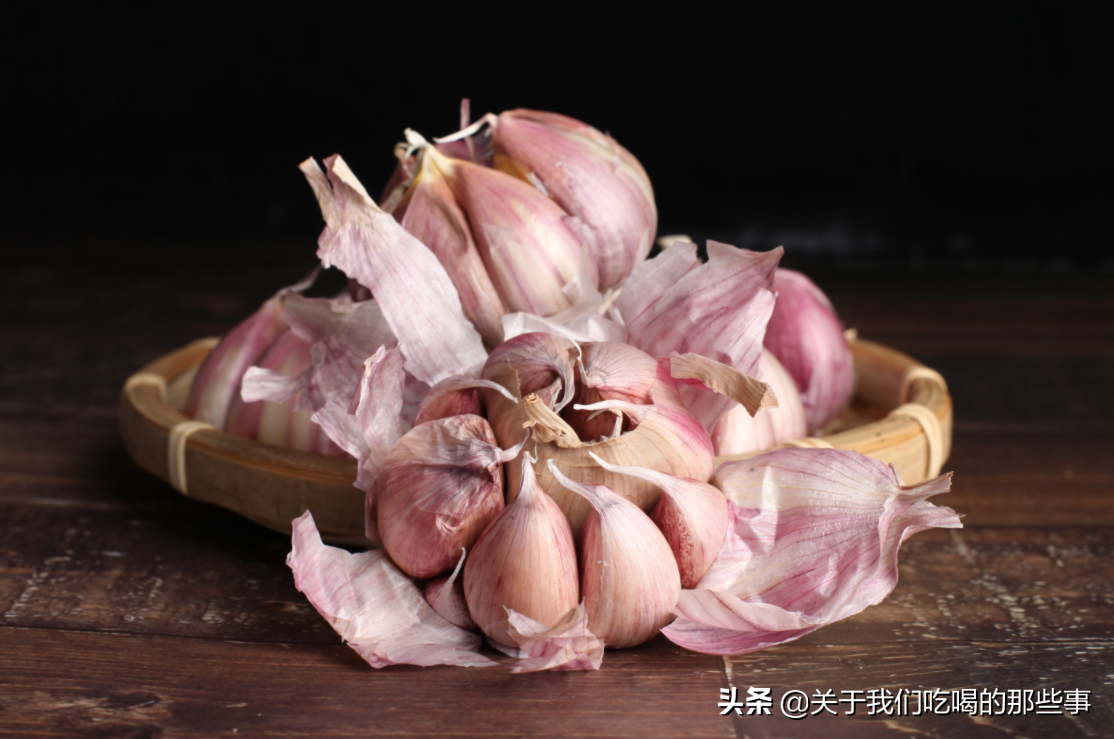 為何大蒜放在超市不發芽，買回家沒幾天就發芽？原來門道多著呢