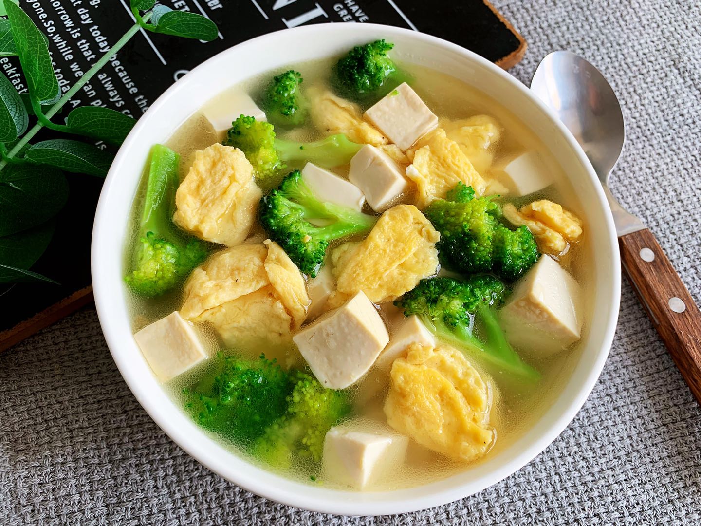 图片[2]-西兰花豆腐鸡蛋汤做法步骤图 营养高又好喝尤其孩子要多喝-起舞食谱网