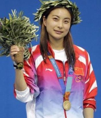 福原爱和郭晶晶，同是世界冠军，都身价不菲，为何活成了两种人生