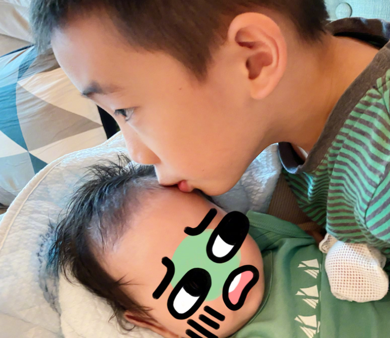 有种“基因”叫应采儿，小儿子不足4月就发量惊人，网友：真羡慕