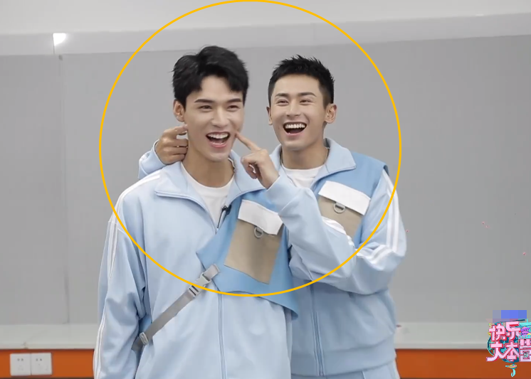 Knock arrived! "Billow billow is nailed " fit on " fast this " , gong Jun shined to Zhang Zhehan's appellation