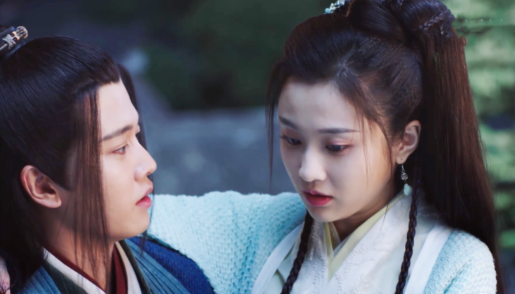 刚开播就拿下网播热度第一，男主号召力强大，