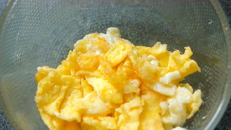 If you want to eat fried noodles, you don’t need to go out and buy them. I teach you how to make them at home. It’s so fragrant and delicious.