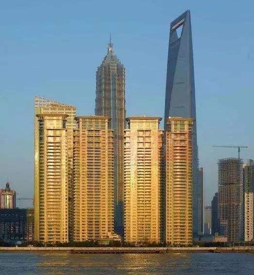 万科、碧桂园等地产推崇高周转，而上海汤臣一