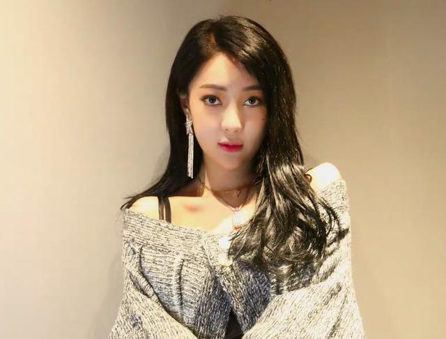 郭美美在家素颜跳舞，肤白貌美律动感很强，够格参加女团选秀