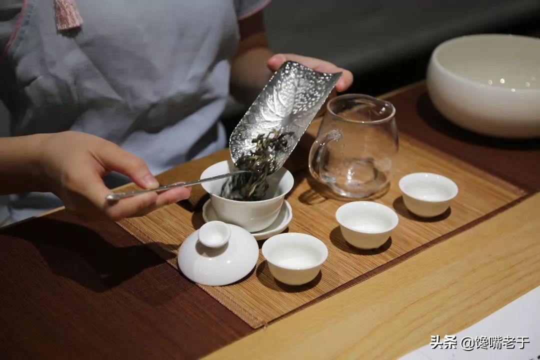 喝茶，不懂禮儀怎么行，牢記喝茶“10大禮儀”，做有涵養的人