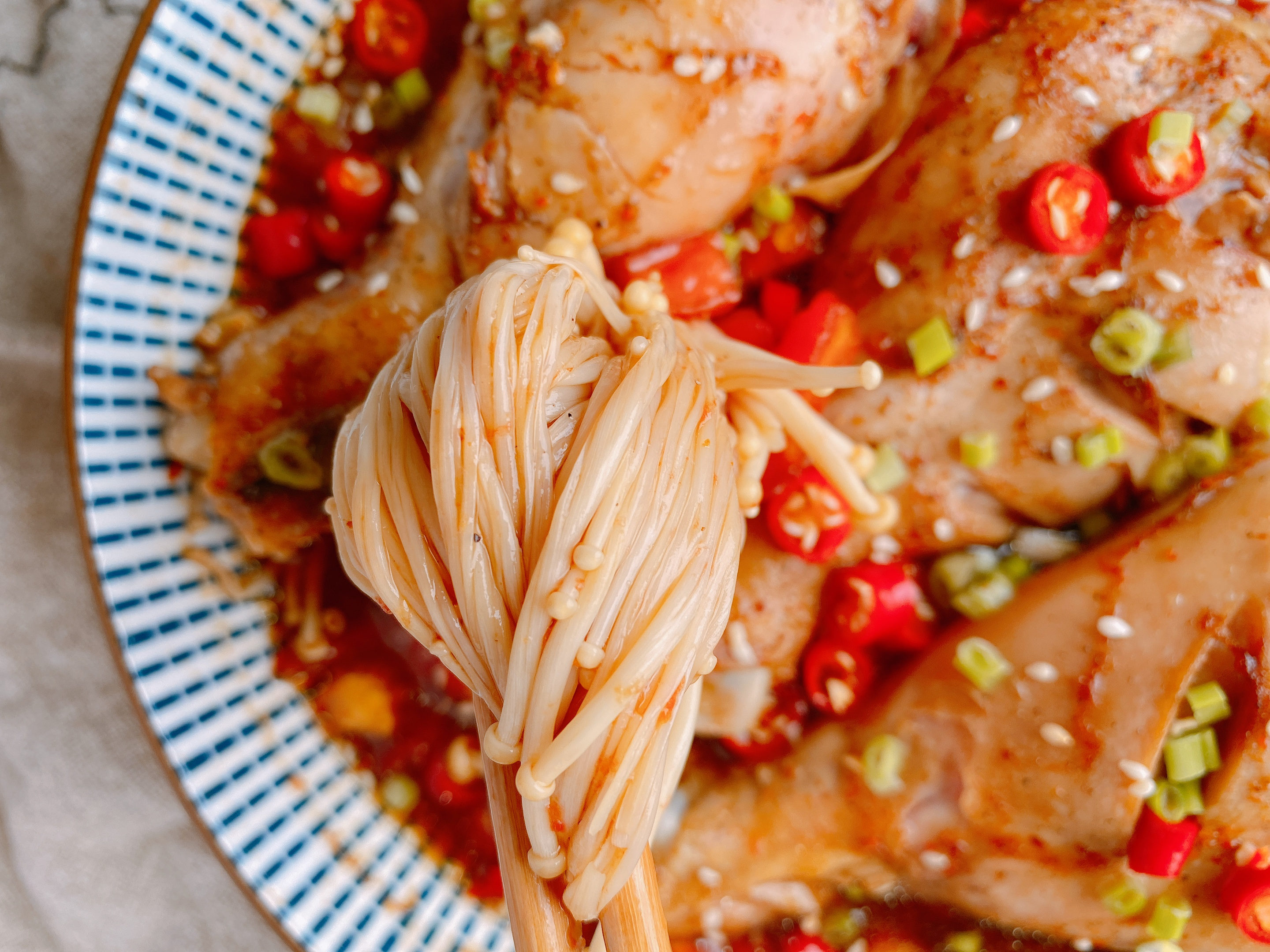 无水无油的蒸鸡腿，掌握1个秘诀，低脂低热量，鲜嫩多汁超好吃