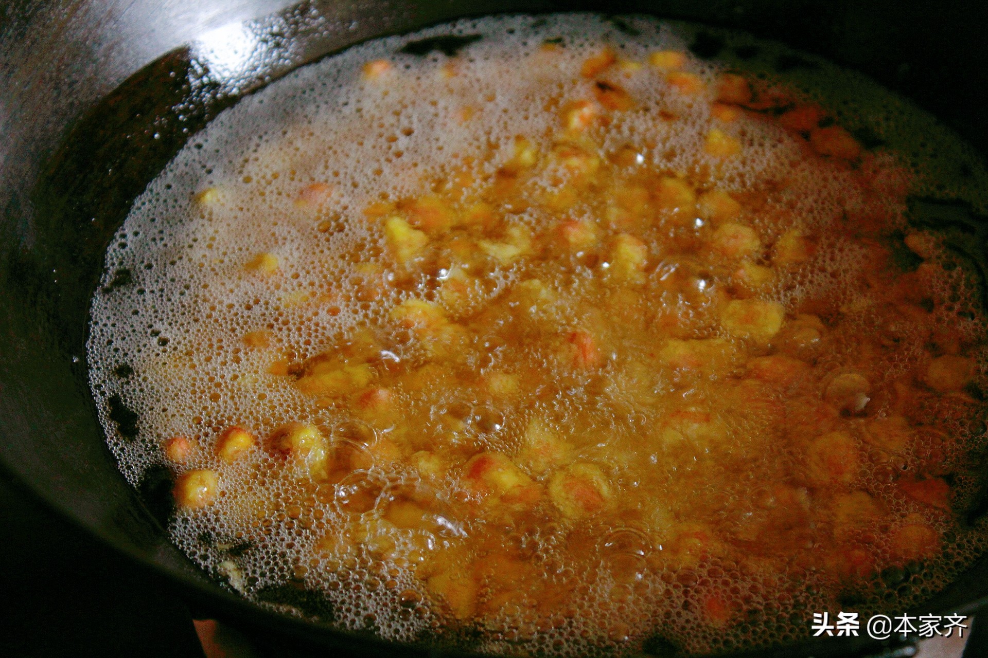 蛋酥花生米的做法，一個雞蛋一碗麵粉，好吃好做，一口一個真是香