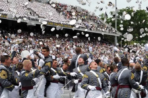 西点军校邀请我国上将演讲，简单几句话，就让