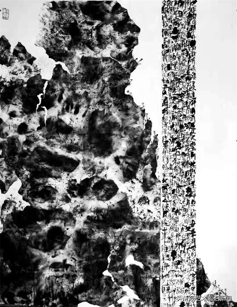 “石头娃”的水墨丹心——著名画家王小信创“水重乱柴皴”画法，彰显笔墨的力量