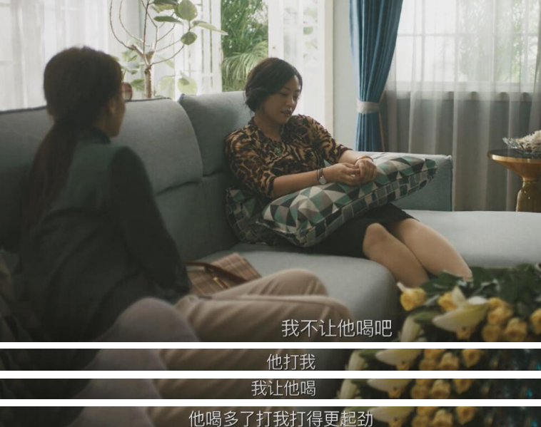 被家暴、出轨、冷暴力，在丈夫葬礼上大笑的郝蕾连指甲油都在飙戏