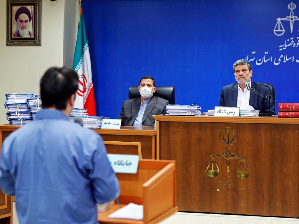 伊朗記者抗議時任總統內賈德後逃離伊朗，被逮捕後執行絞刑