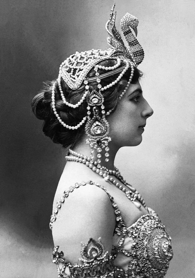 一战最美双面女间谍：性感尤物，身材妖娆，被