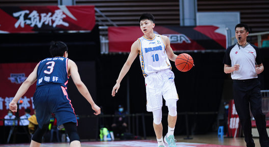 Du Feng is hurt repeatedly 2 will! Genu of Liu dawn Yu Fei carries Du Runwang crotch on the head, the judgment blows Guangdong to foul, he still is laughing