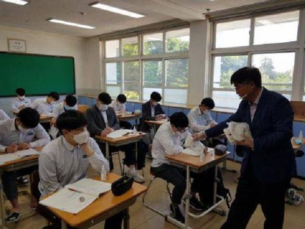高三刚刚复学，接到两名学生确诊，66所学校再次