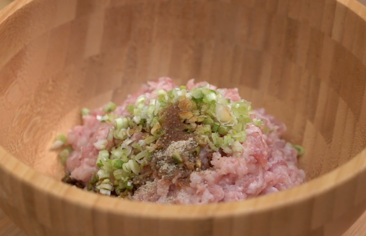 豆腐加一塊五花肉，教你沒吃過的做法，葷素搭配，香到流口水