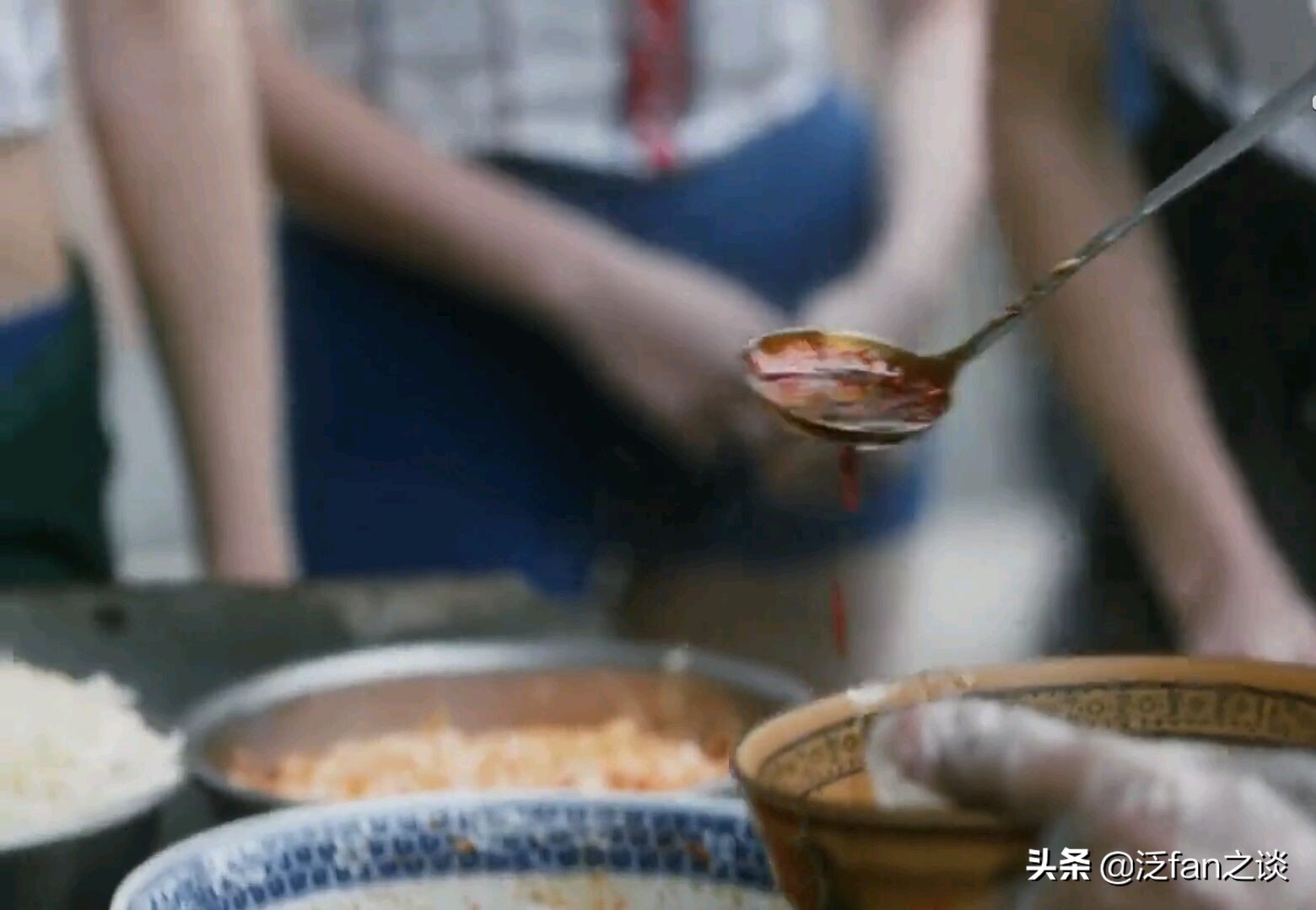 没有流量明星，全靠一群“老腊肉”的《装台》，凭啥招人待见？