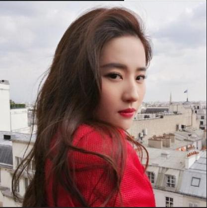 娇妻酷似刘亦菲，丈夫每天要亲吻10多次，妻子无