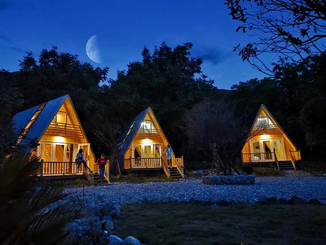 如何打造爆火星空营地？拼装式尖顶小屋大大大大大有可为