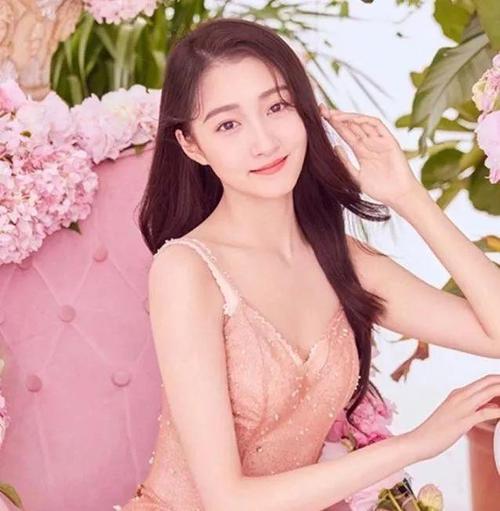 从“志玲姐姐”到“国民女儿”，“裹胸神器”