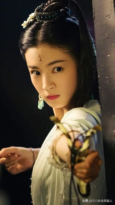 周冬雨“下凡”演古偶是败笔，7个女配颜值高，两位新疆演员惊艳
