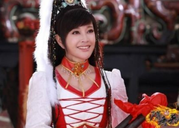 一把年纪还演少女，赵丽颖演13岁周翡，刘晓庆