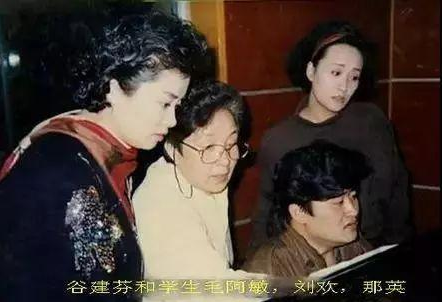 “傻大姐”那英30年歌坛闯荡史，和她背后5个男