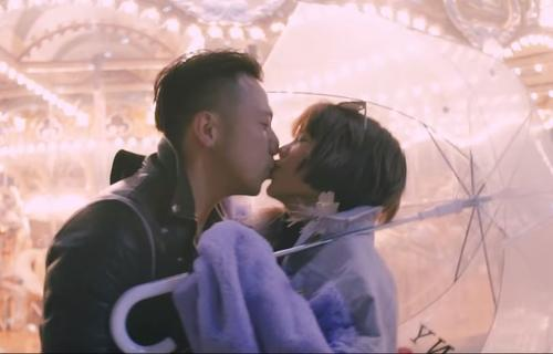 愚人节吃瓜真假难辨：2人官宣恋情，3人分手婚变