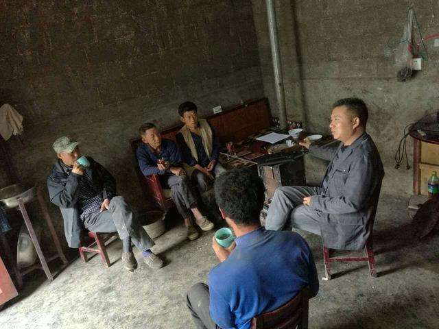 农村老人年满60岁每月可领162元养老金，和城镇职