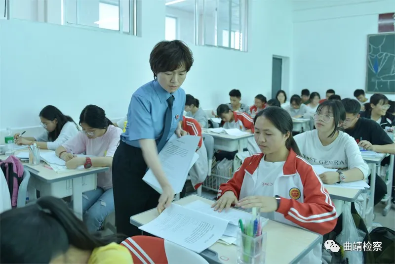 “检察蓝”护航莘莘学子 曲靖市、麒麟区两级院齐发力 为高三学生加油鼓劲