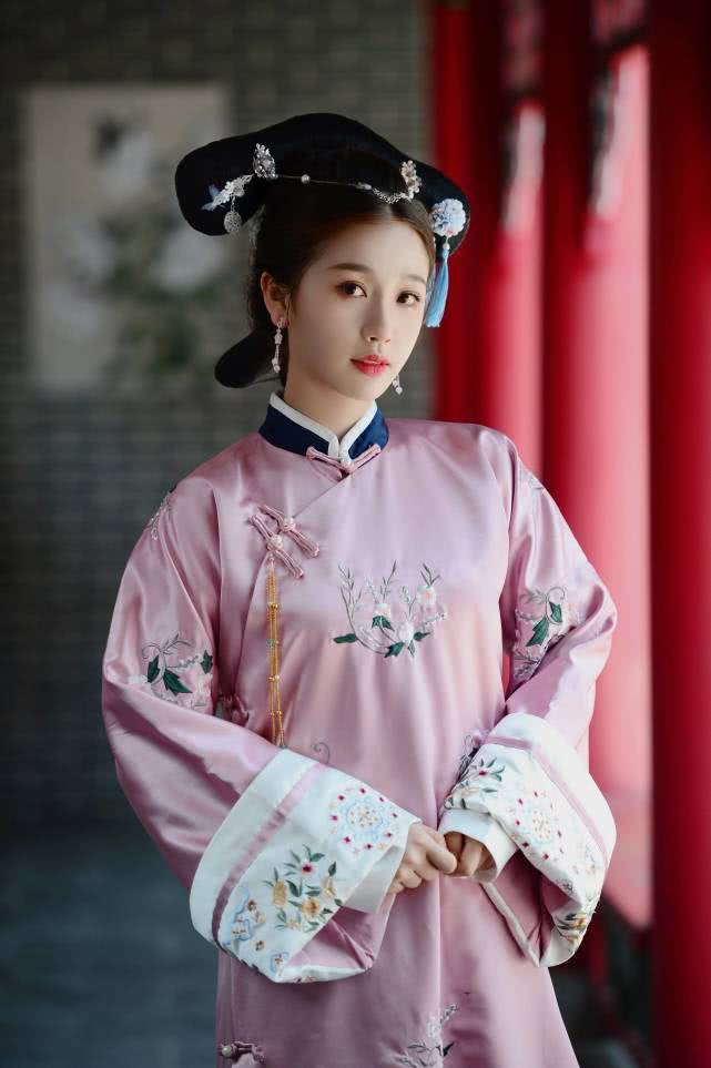 虞书欣赵小棠双双出道，家庭条件惹关注，果然