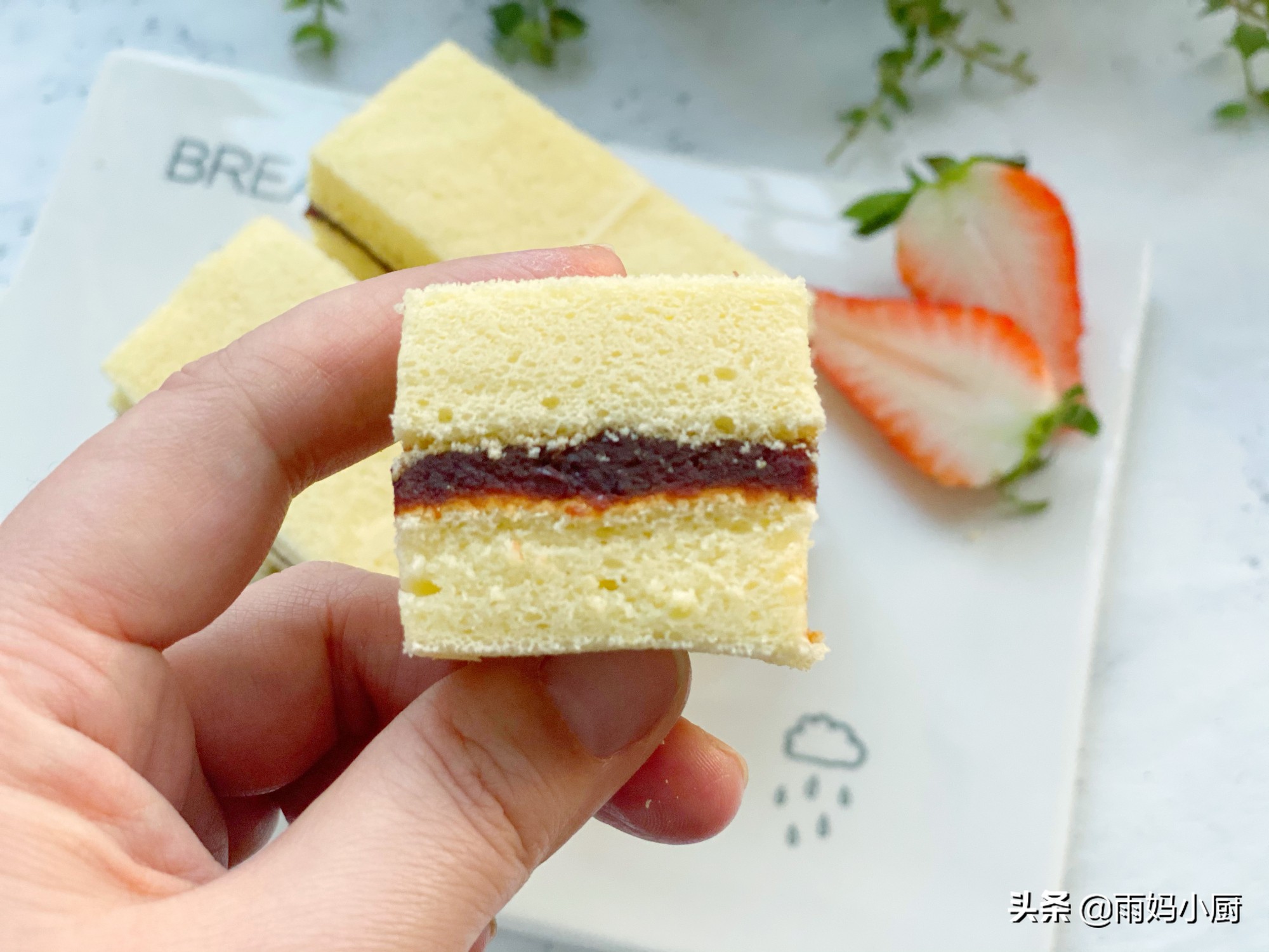 過年，想吃蛋糕自己做，1次成功不回縮不開裂，鬆軟美味又健康