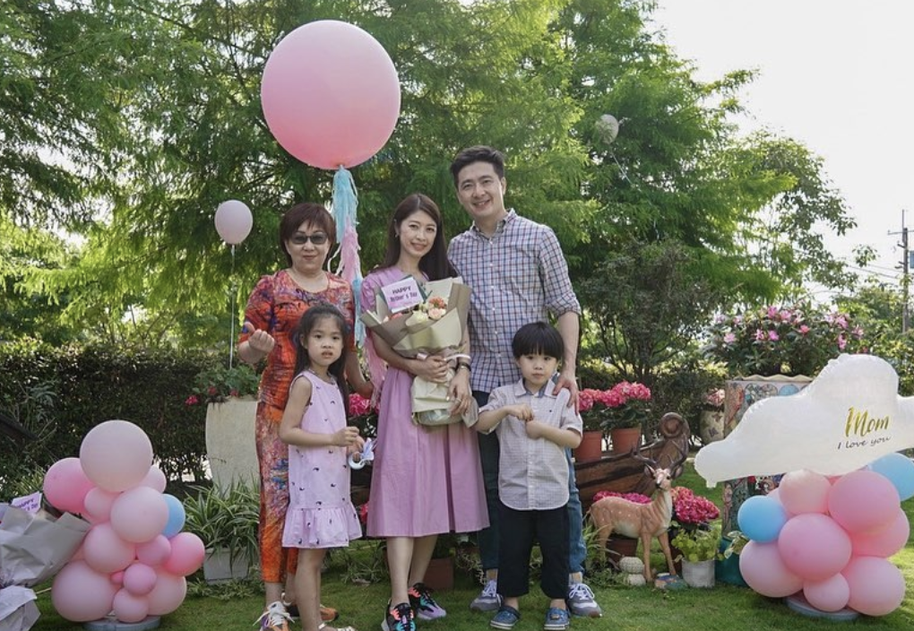 林志颖弟弟全家福曝光，女儿幼儿园毕业，在家参加线上典礼超开心