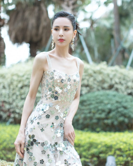 李若彤近照瘦到皮包骨？分享体态秘诀，脖子出