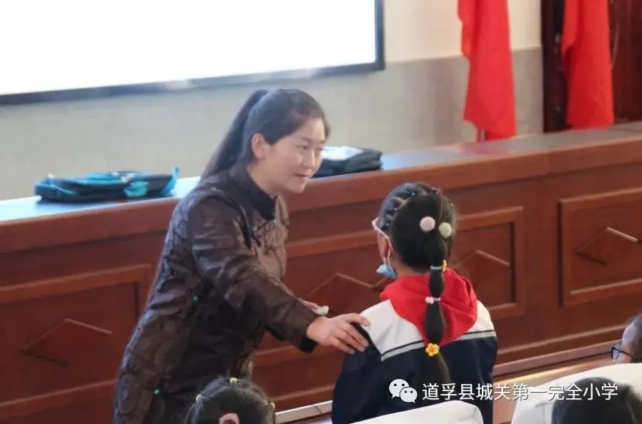 成都市双流区棠湖小学联合送教｜送教促提升 辐射共成长