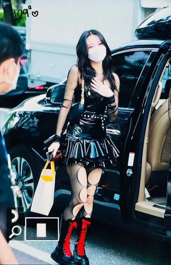 造型师让未成年女爱豆身着暴露打歌服;Coldplay-BTS音源成绩火爆?