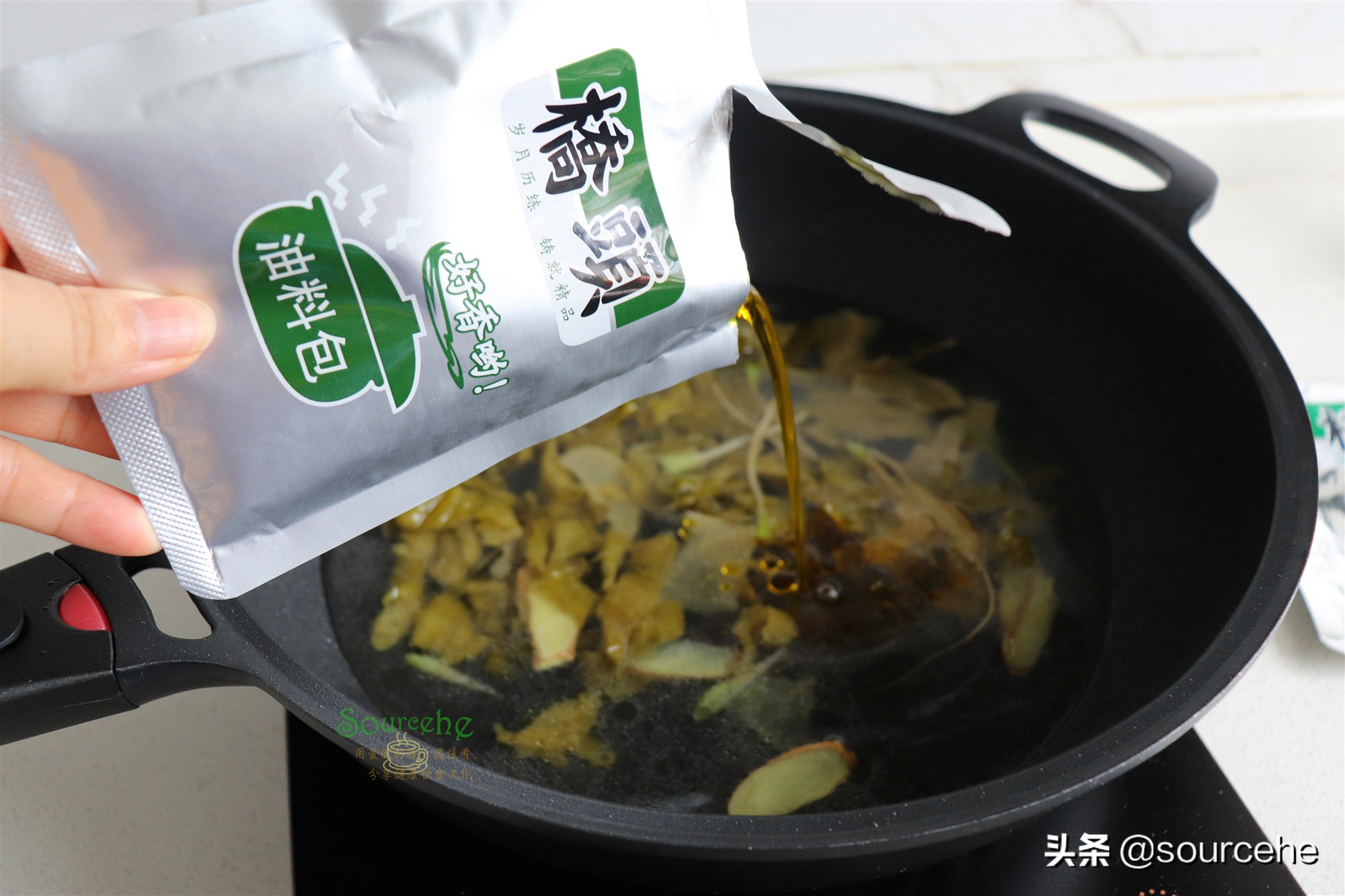 想吃酸菜鱼不用点外卖，在家做只需8分钟，酸辣可口，开胃下饭