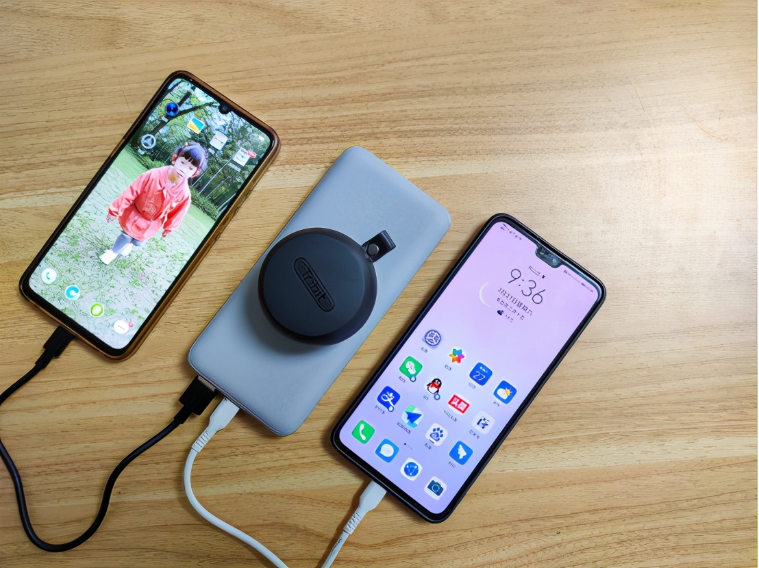 Nank南卡无线充电宝POW3：多机同时充电，还支持无线快充